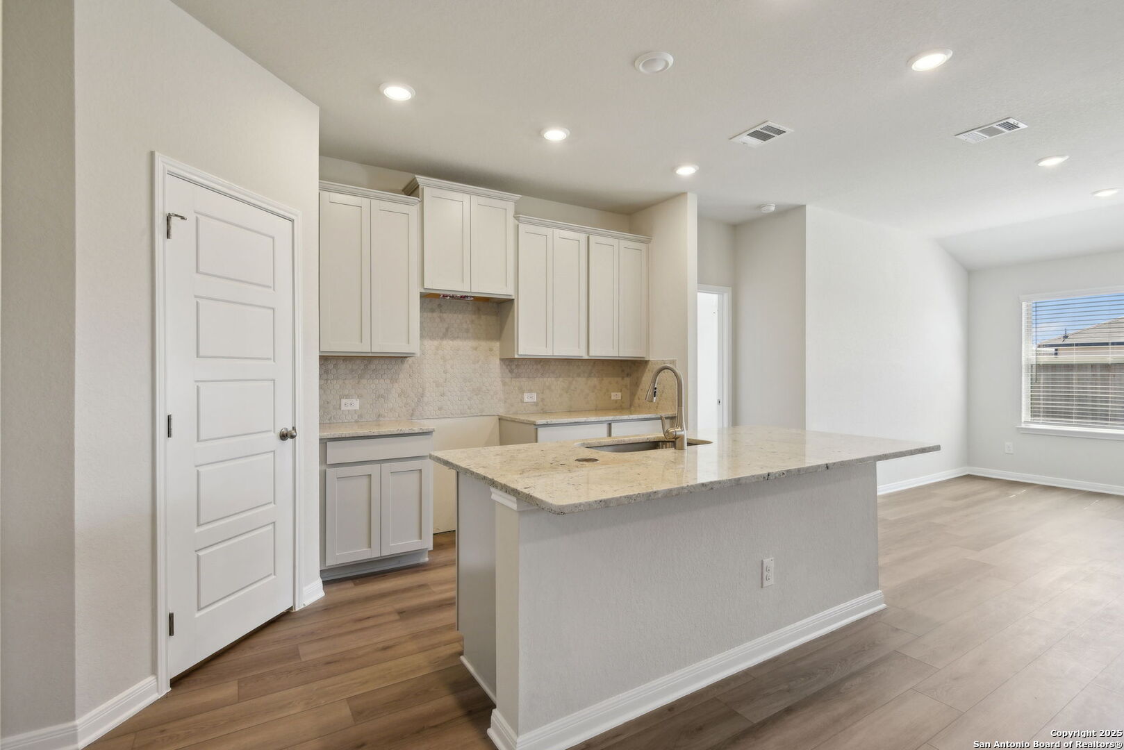 property viewer photo 10