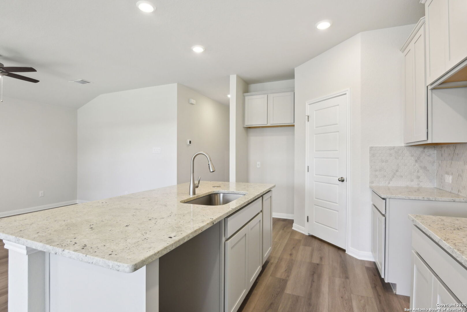 property viewer photo 11
