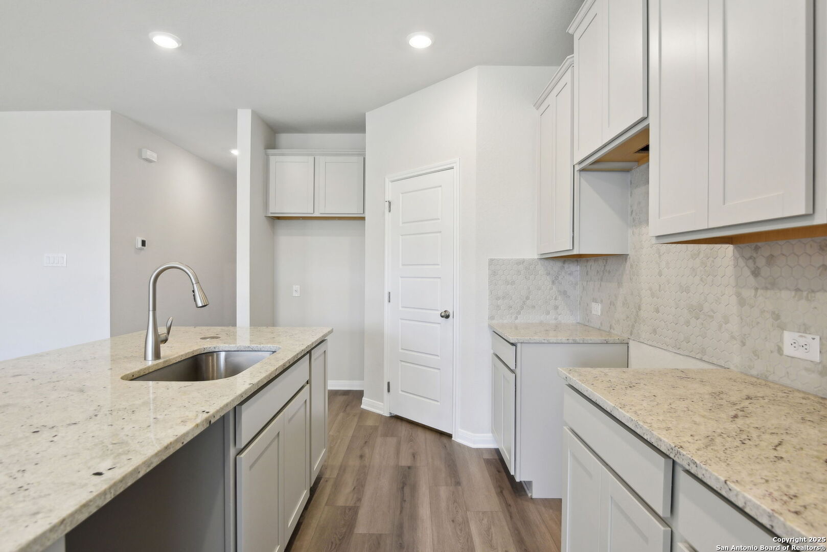 property viewer photo 12