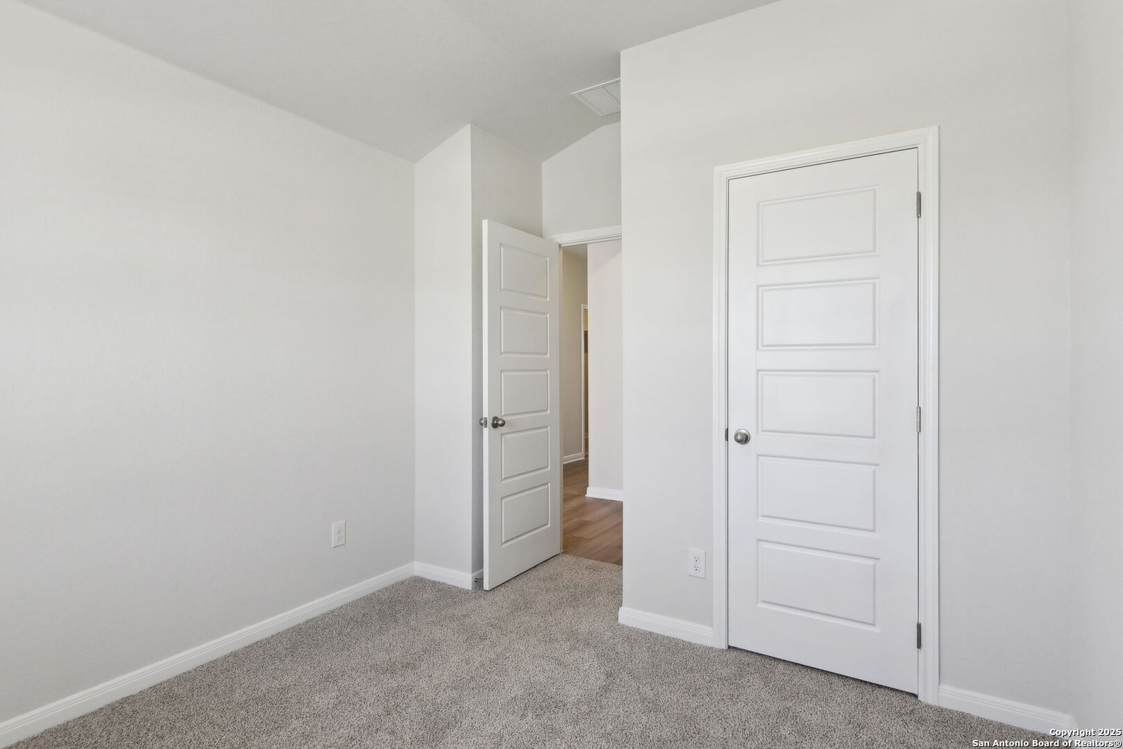 property viewer photo 16