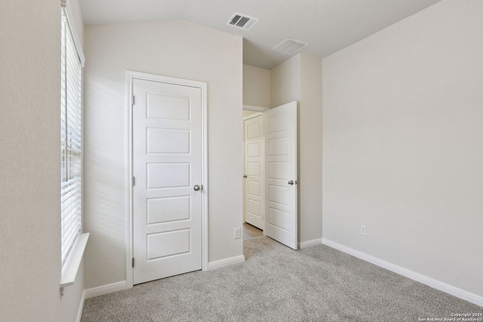 property viewer photo 18