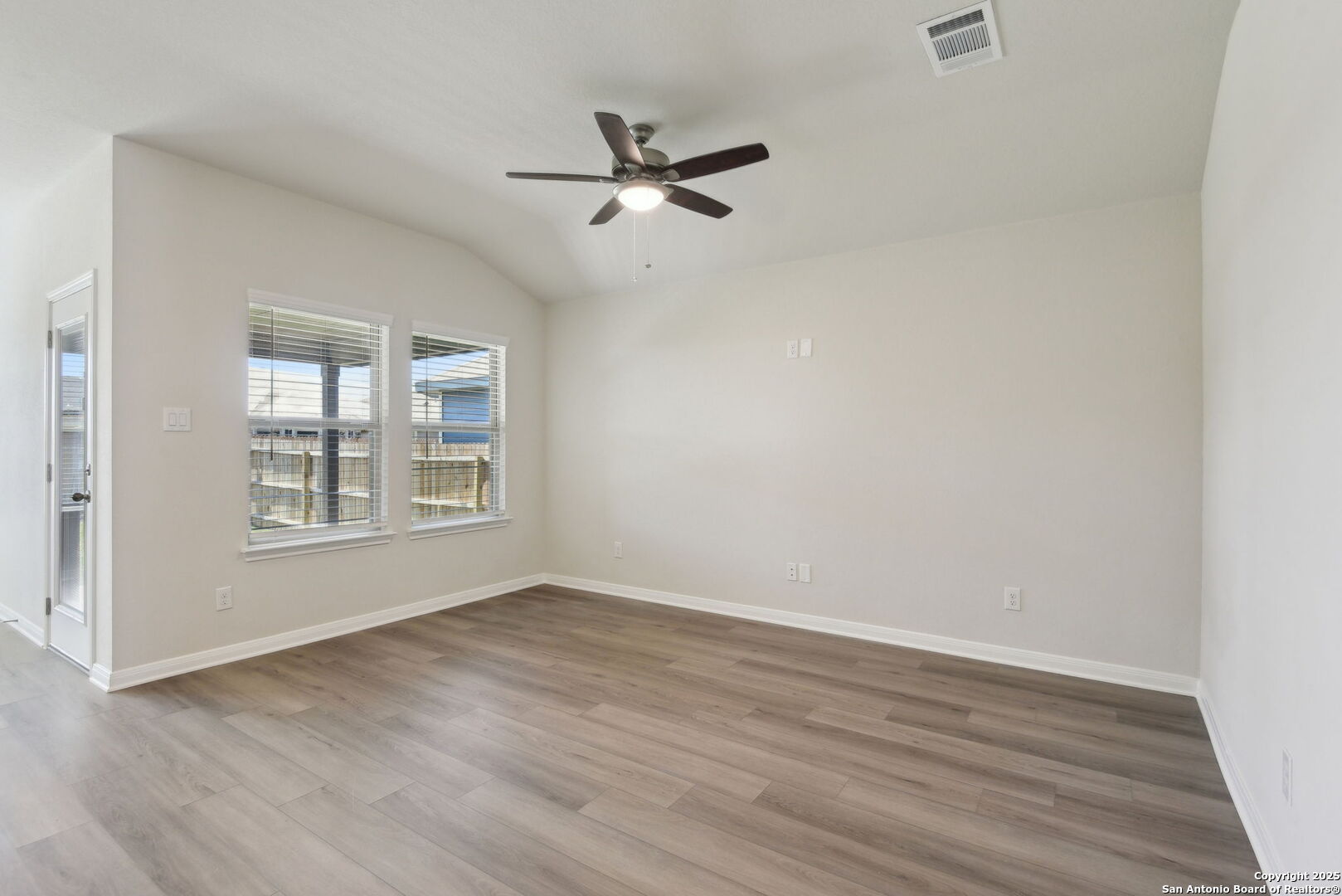 property viewer photo 21