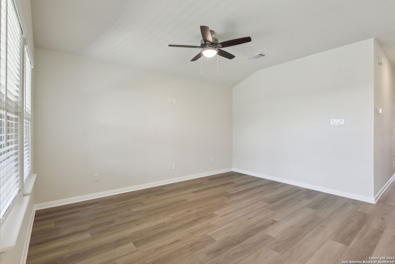 property viewer photo 22