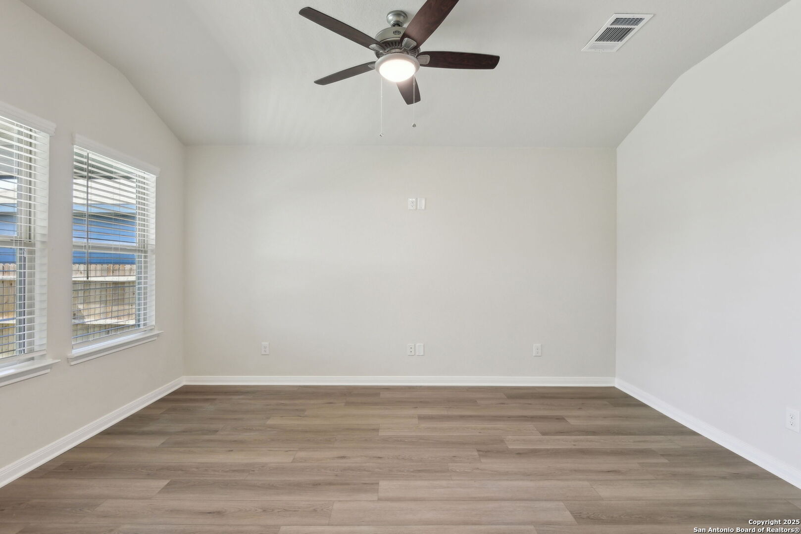 property viewer photo 24