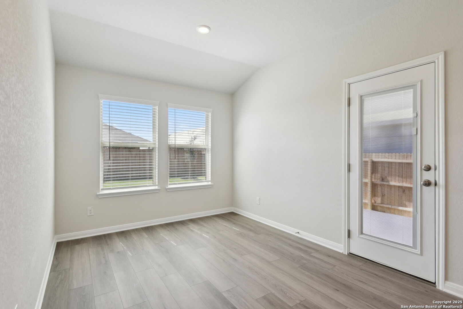 property viewer photo 26