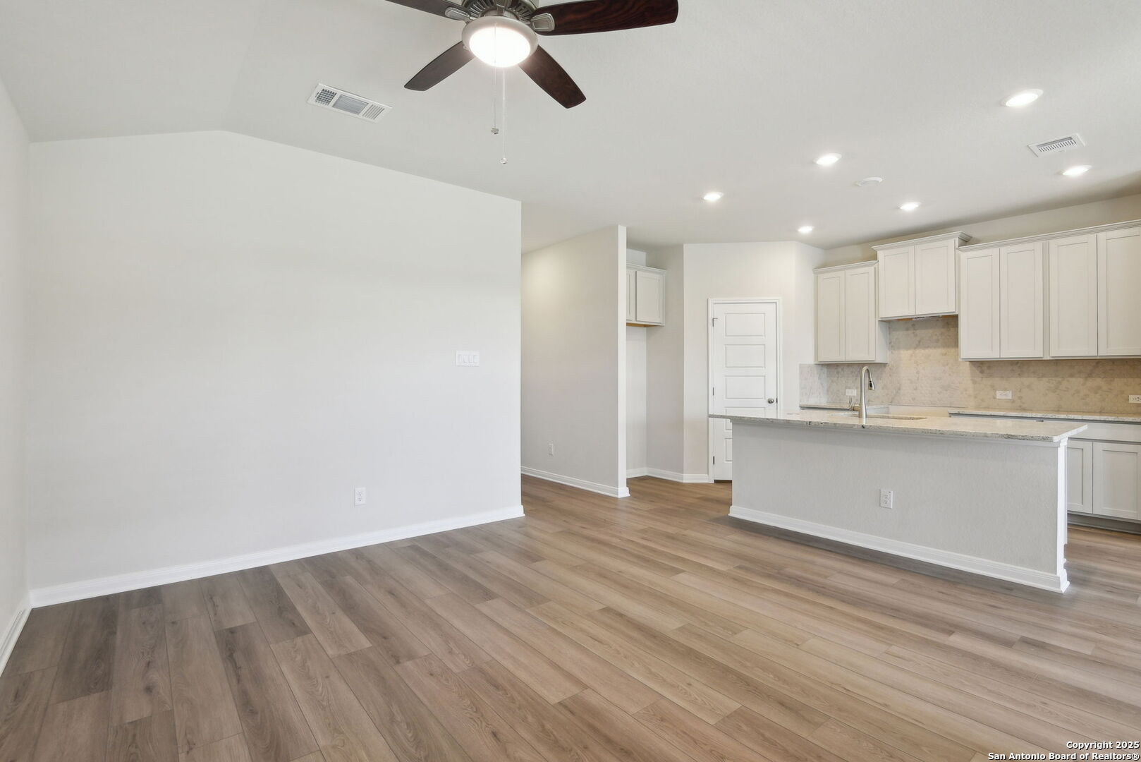 property viewer photo 6