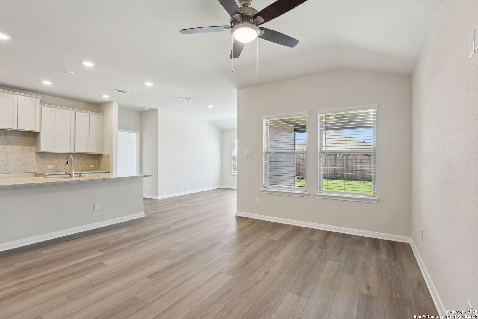 property viewer photo 7