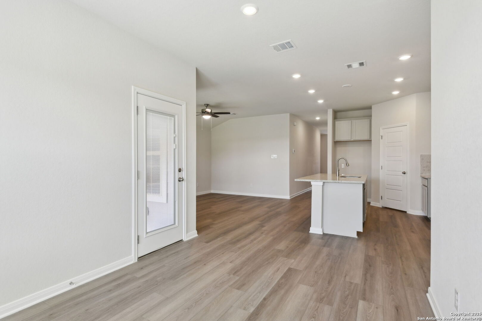 property viewer photo 8