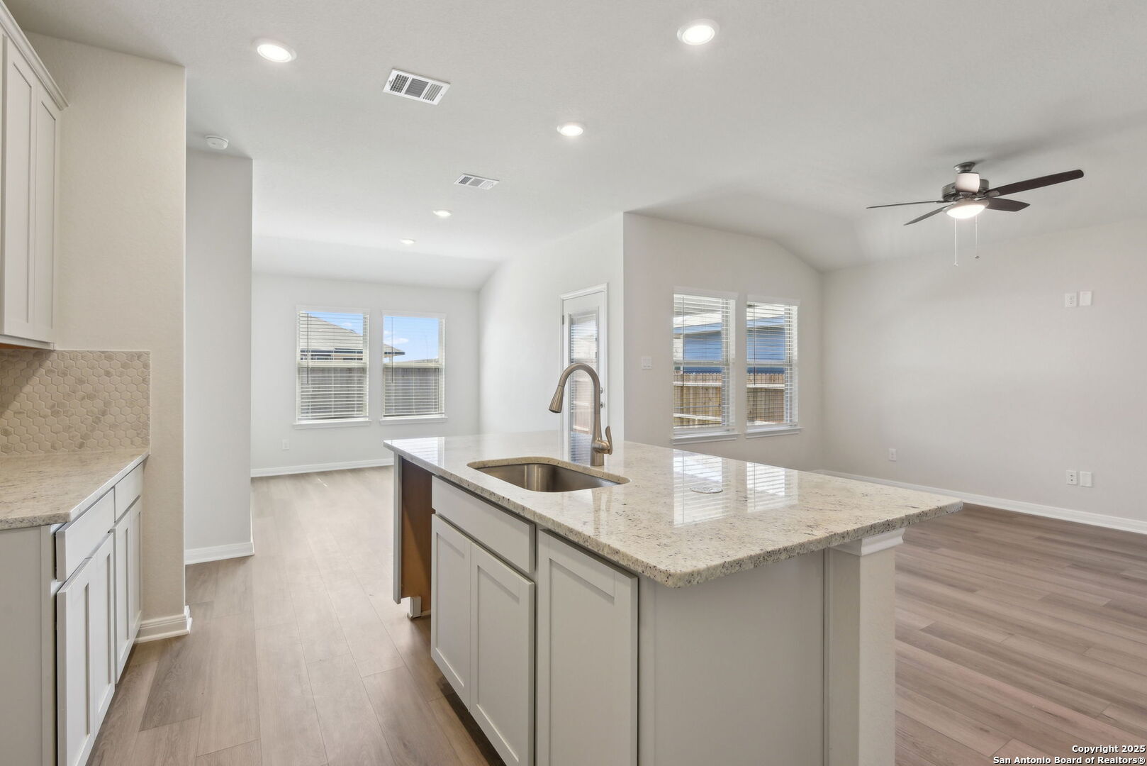 property viewer photo 9