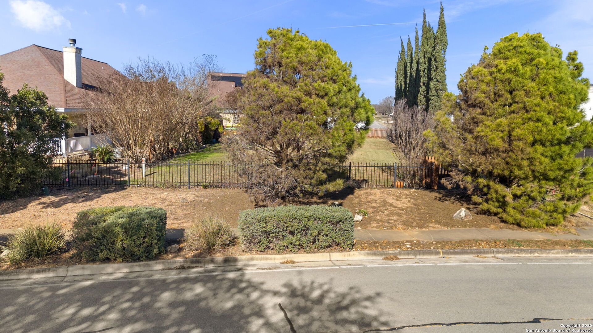 main property photo 9