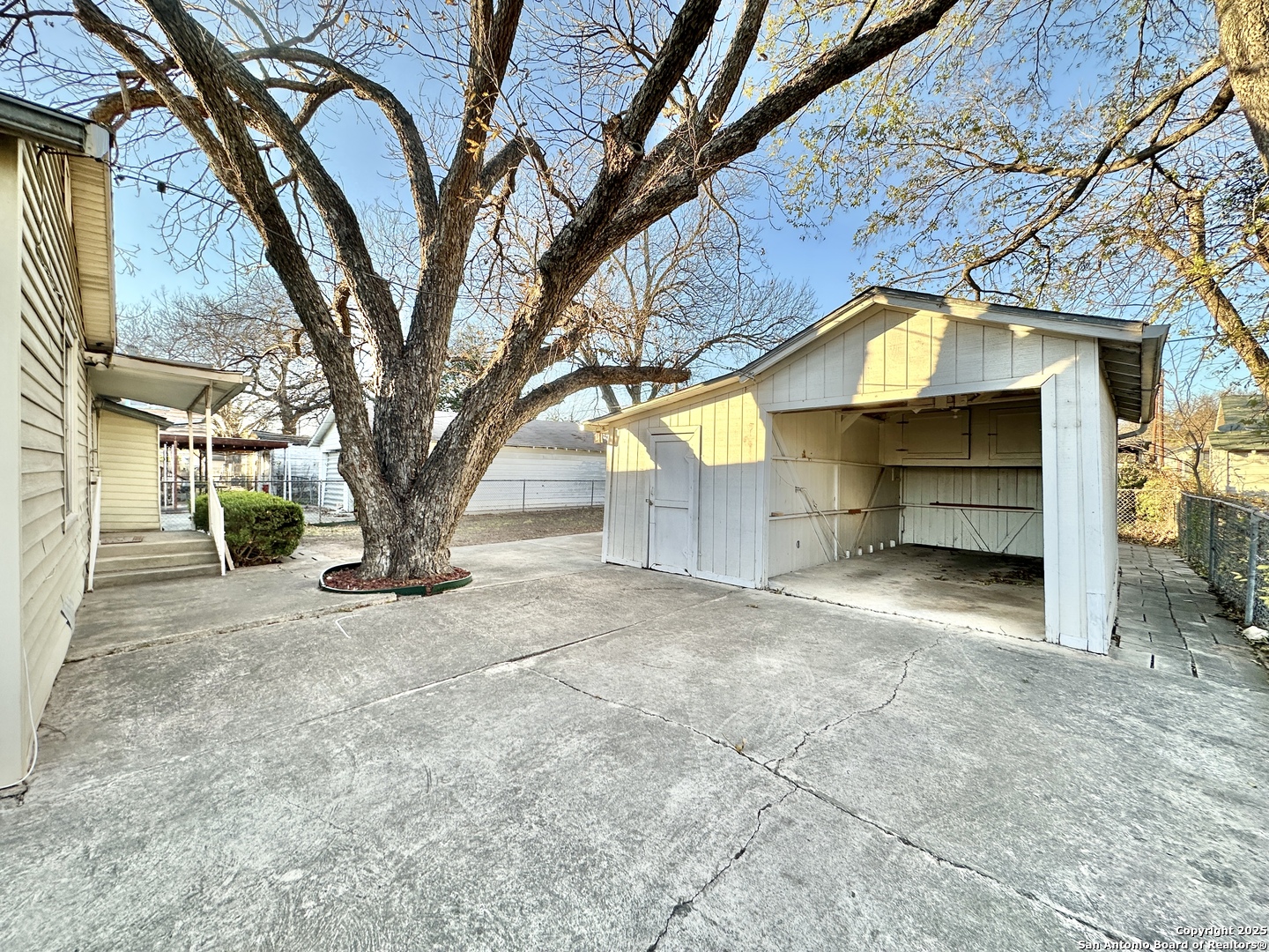 main property photo 13