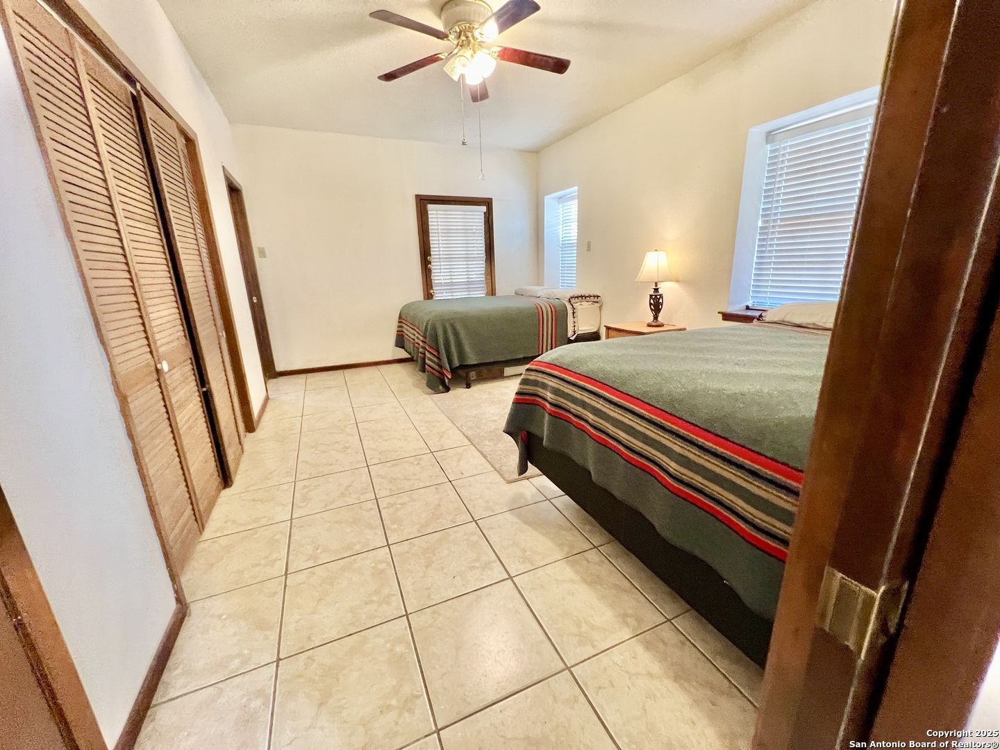 property viewer photo 26