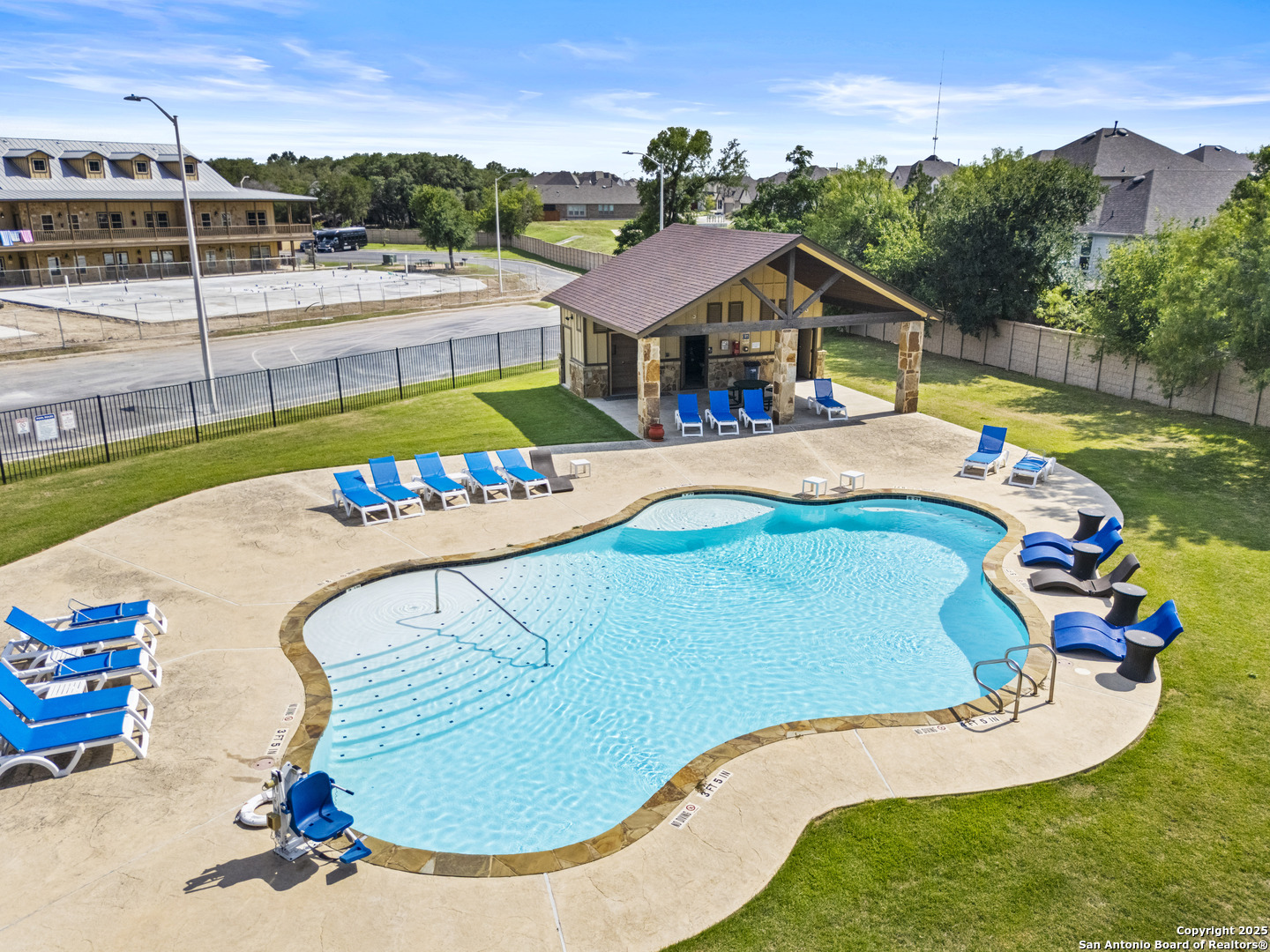 main property photo 18