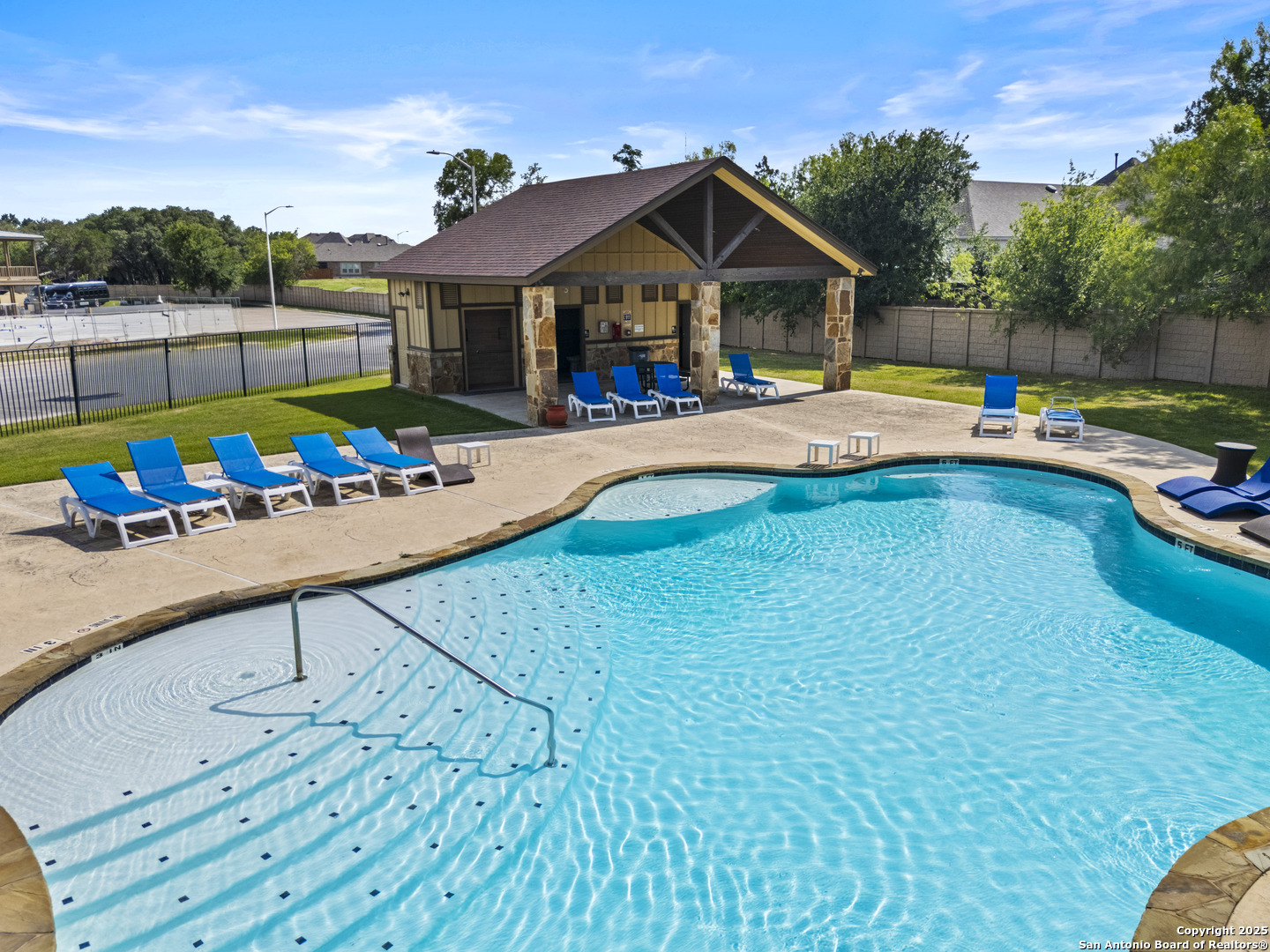main property photo 19