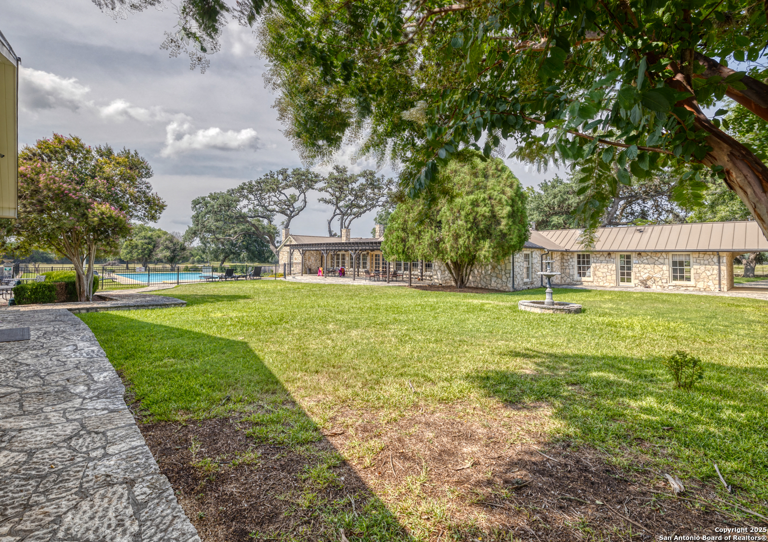 main property photo 22