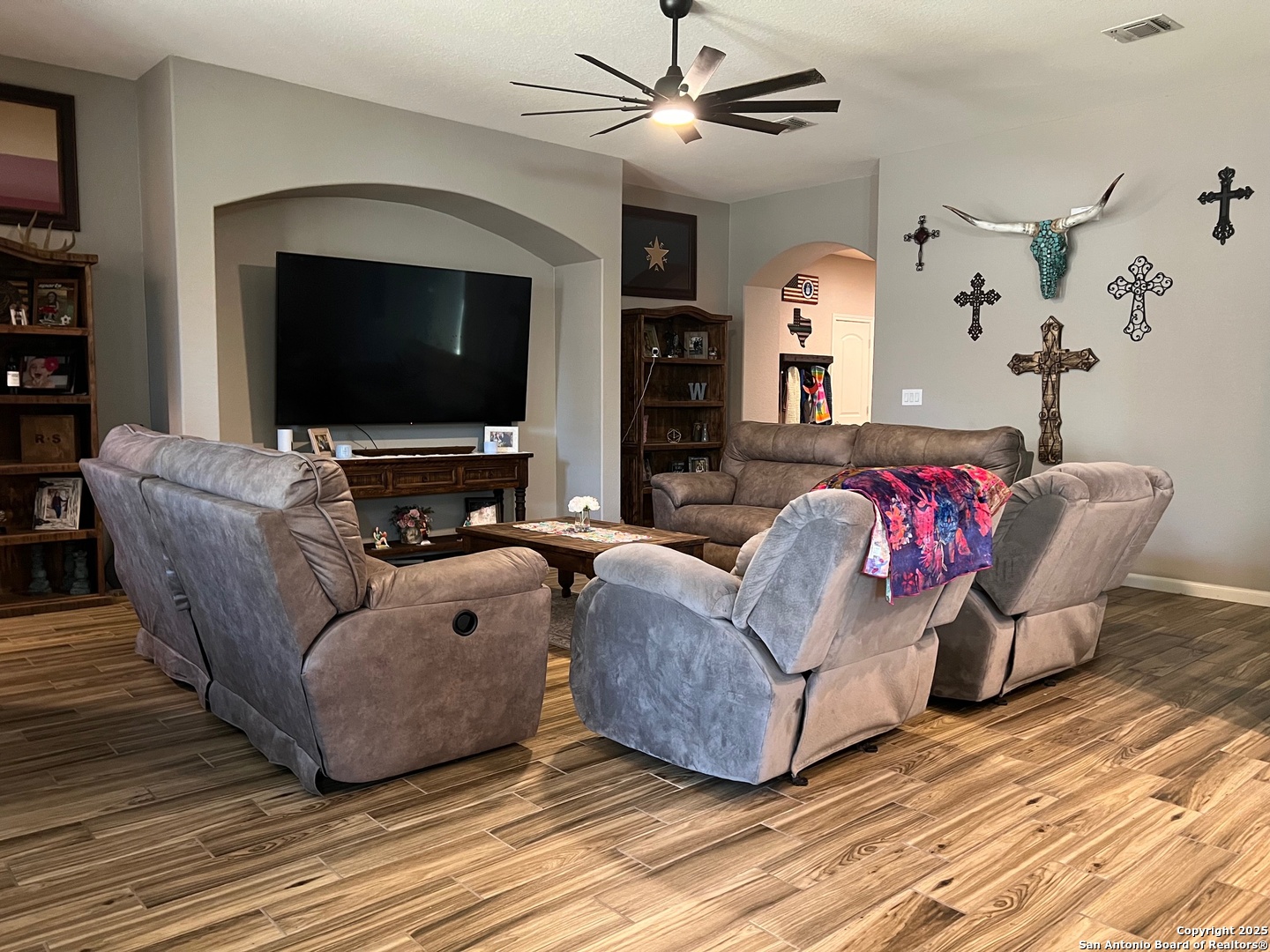 property viewer photo 2