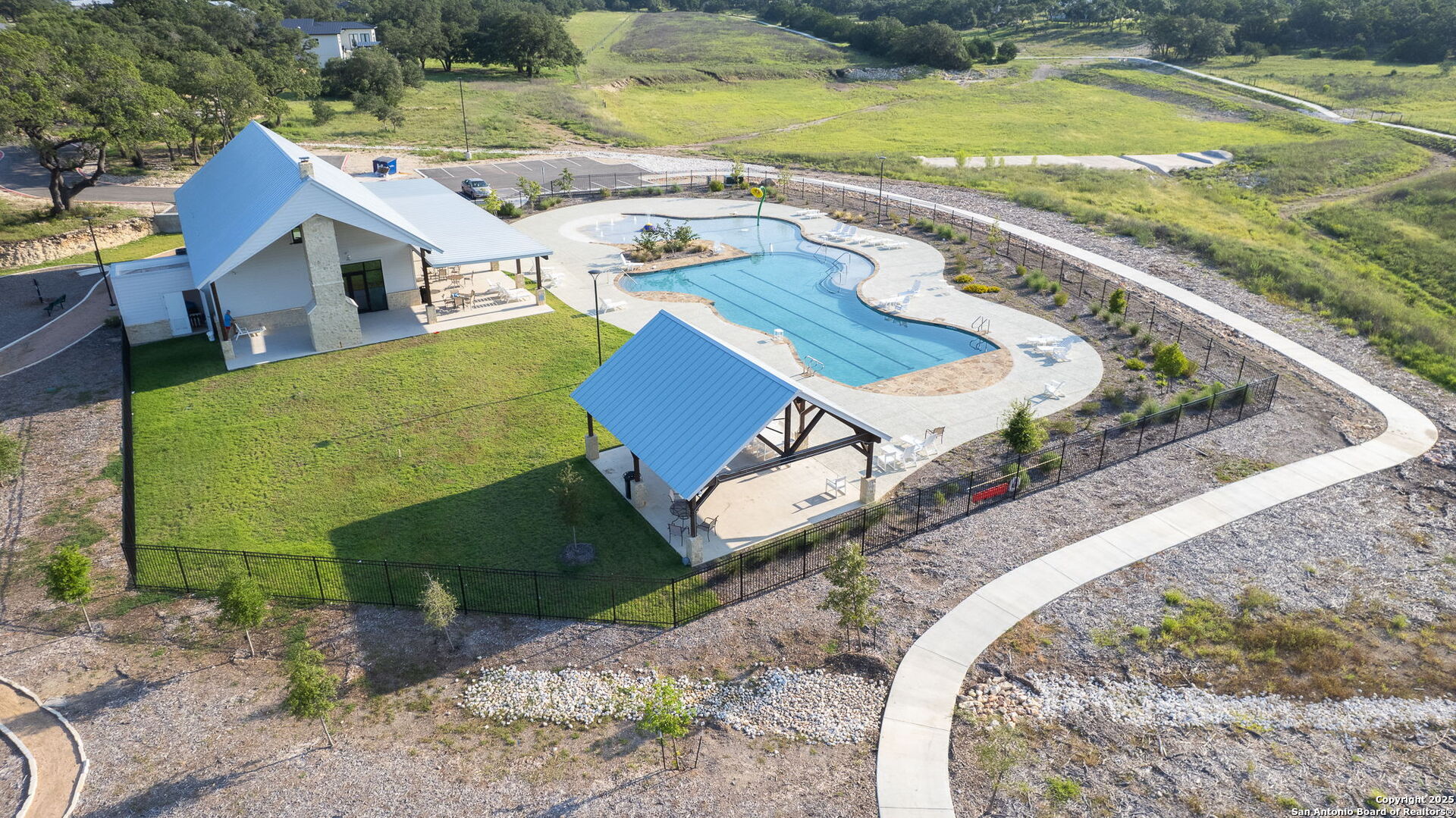 main property photo 8
