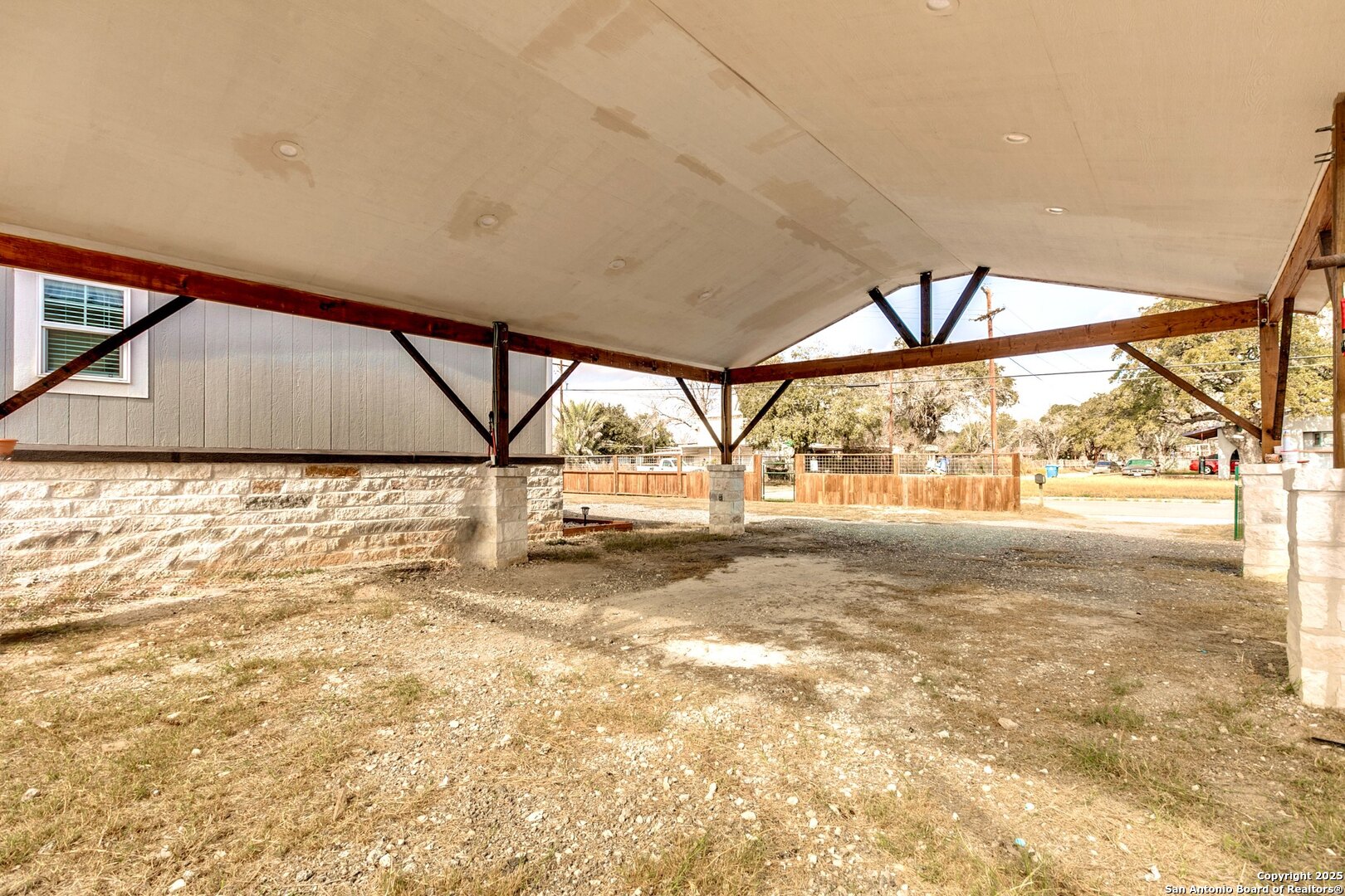 main property photo 24