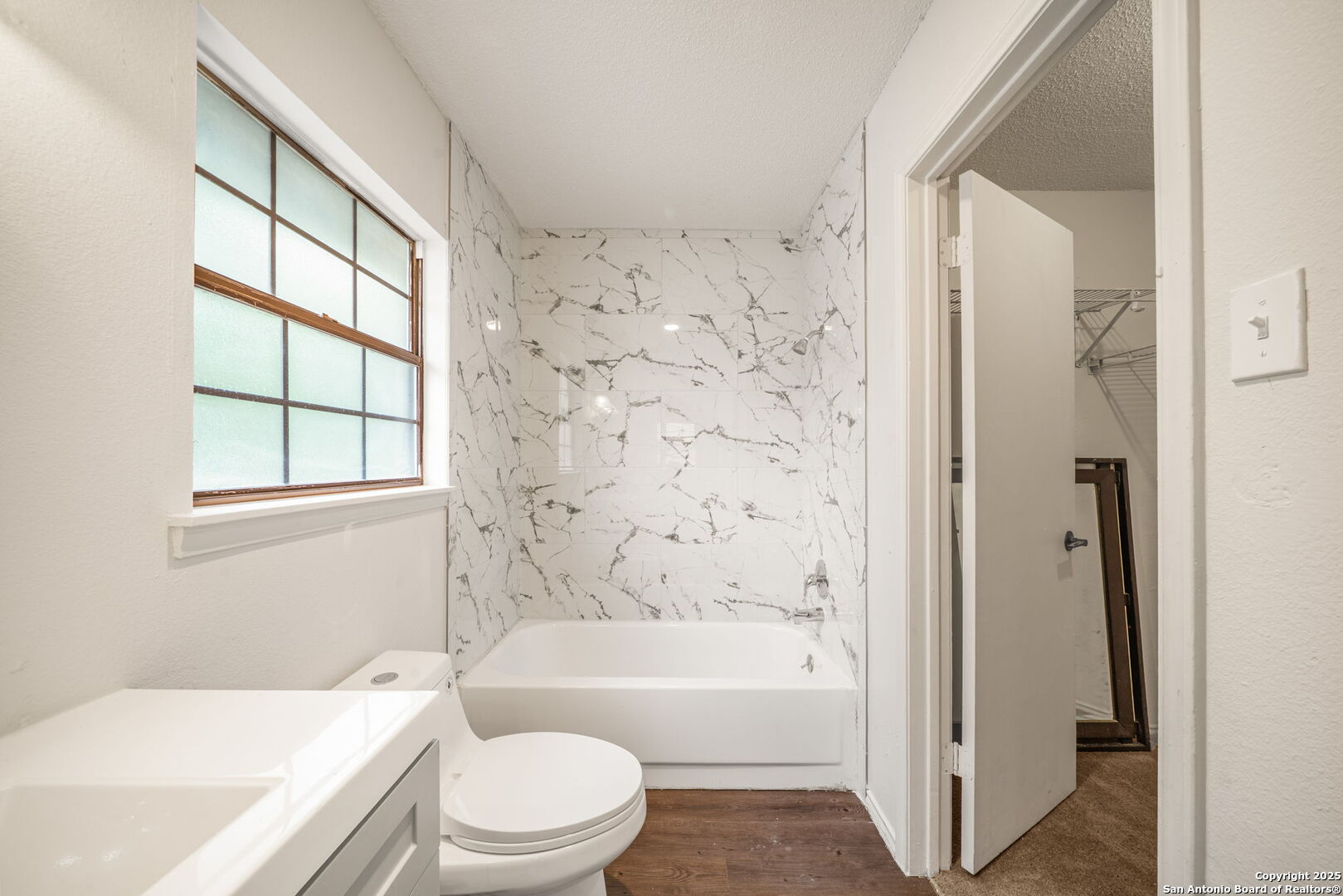 property viewer photo 15