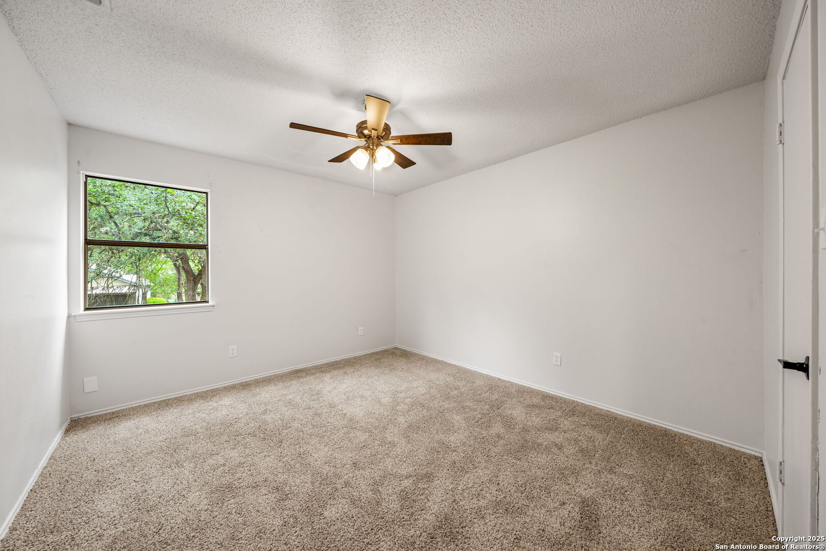 property viewer photo 17