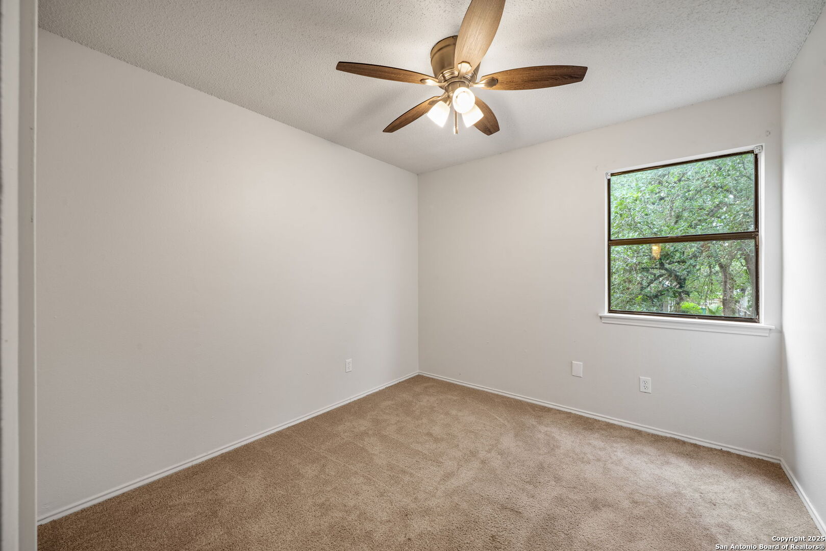property viewer photo 18
