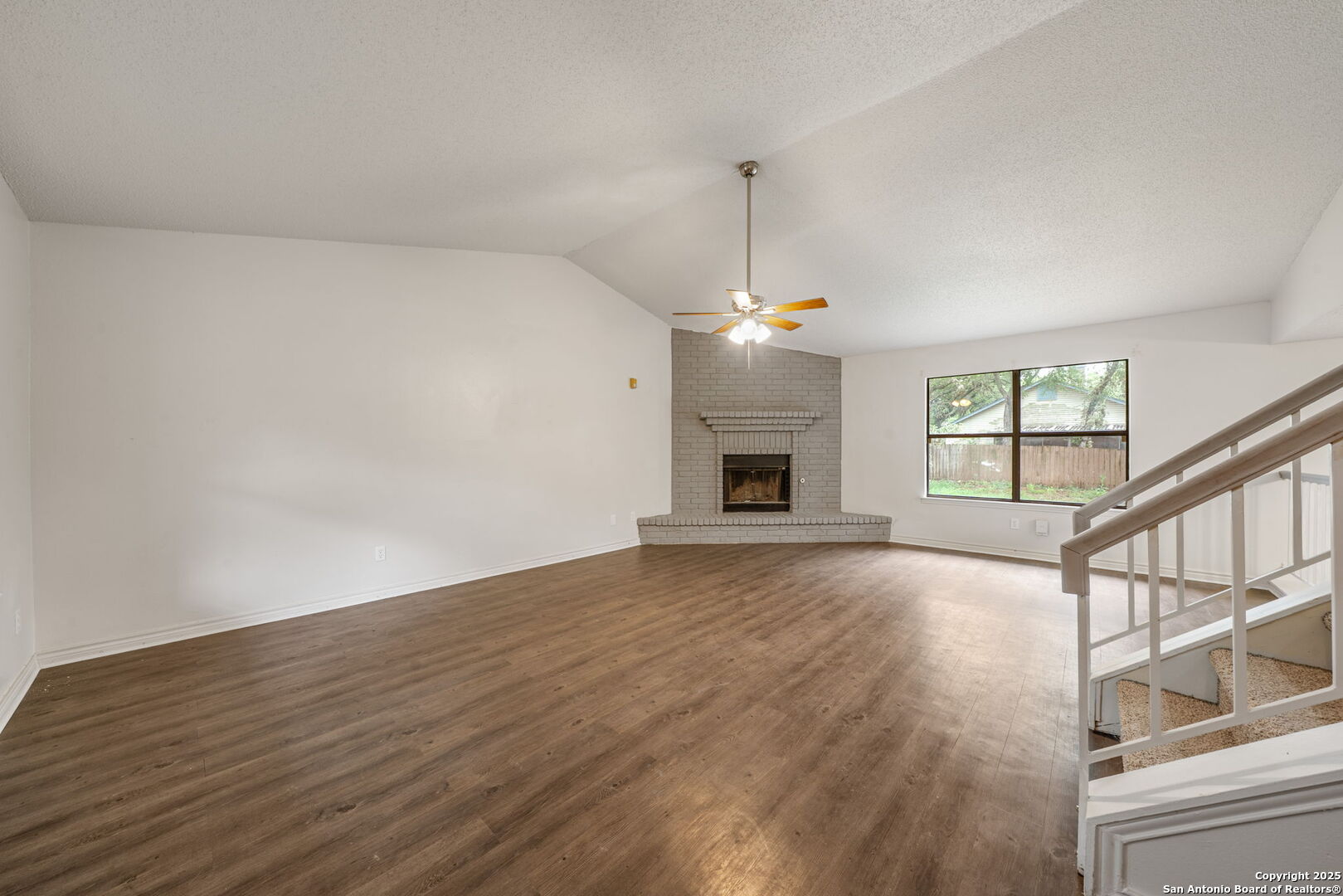 property viewer photo 4