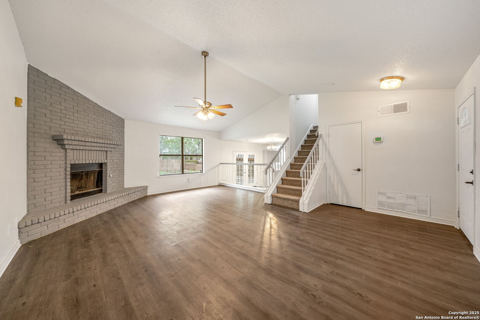 property viewer photo 5