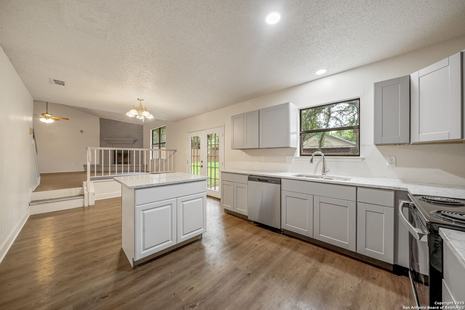 property viewer photo 7