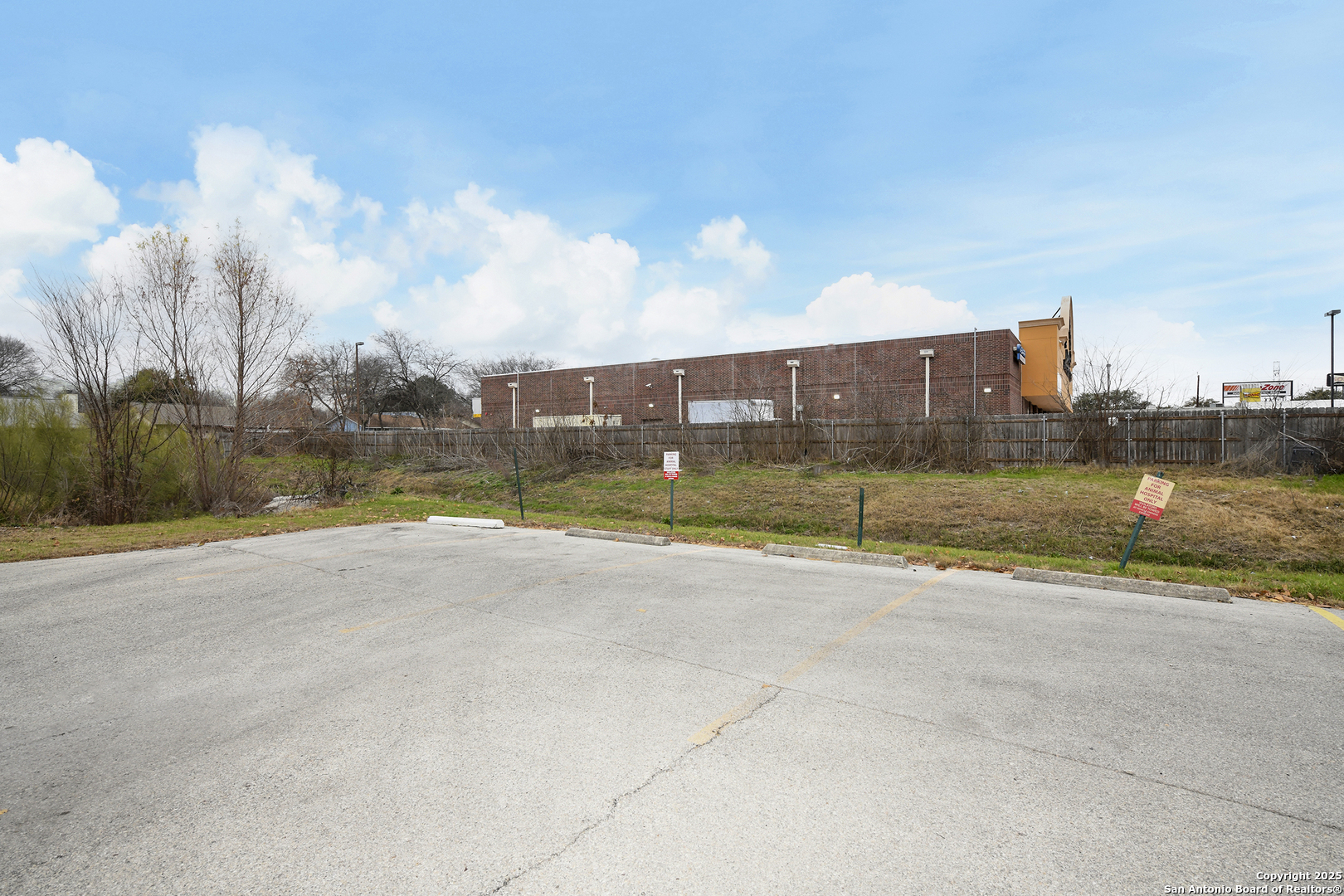 main property photo 37