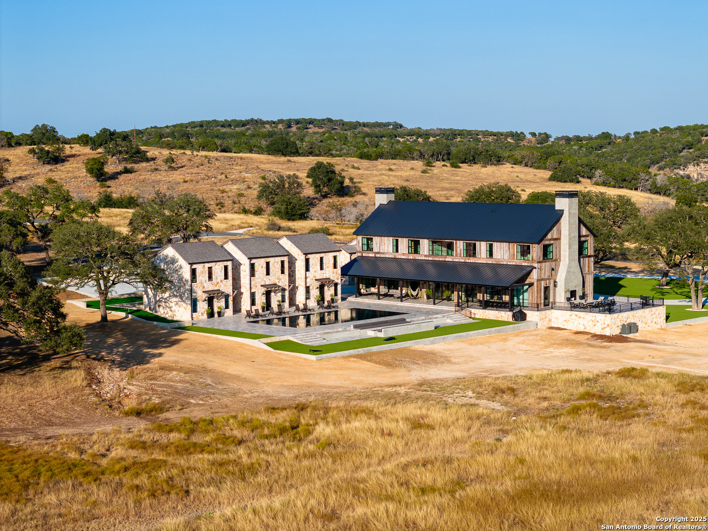 main property photo 19