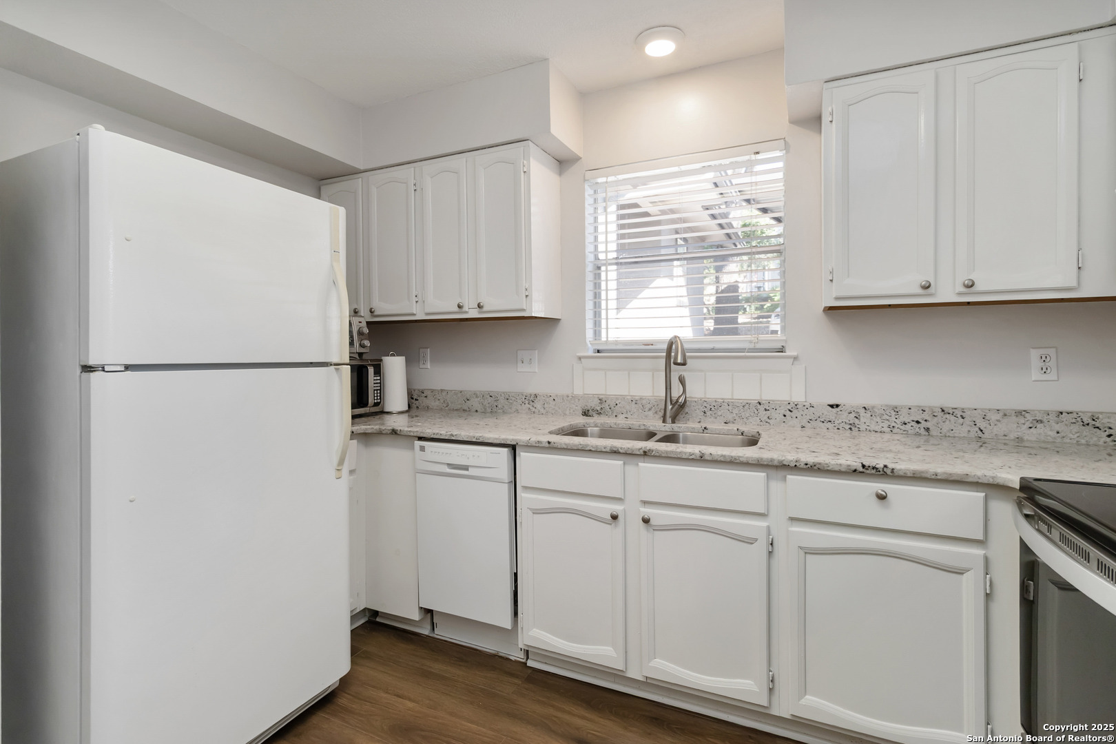property viewer photo 5