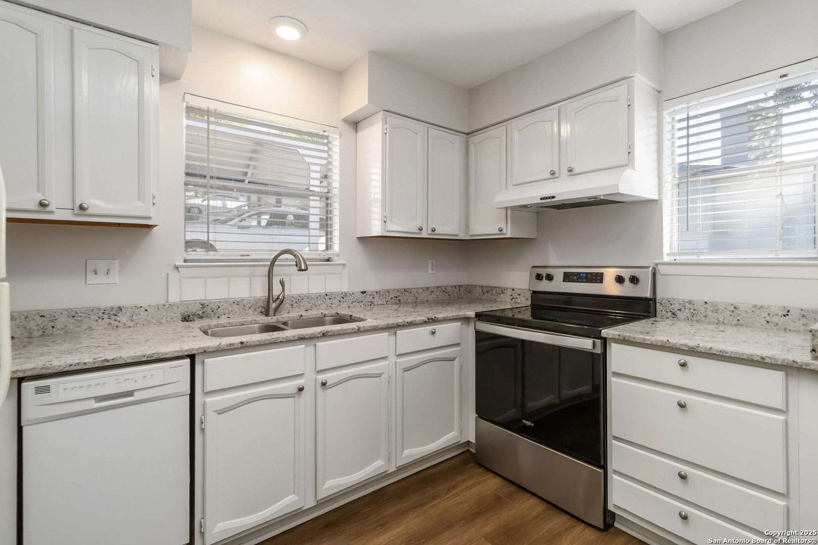 property viewer photo 6