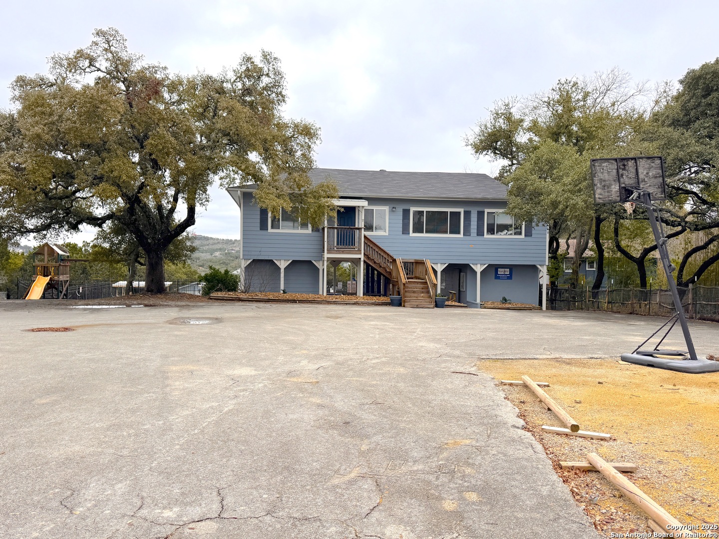 main property photo 16