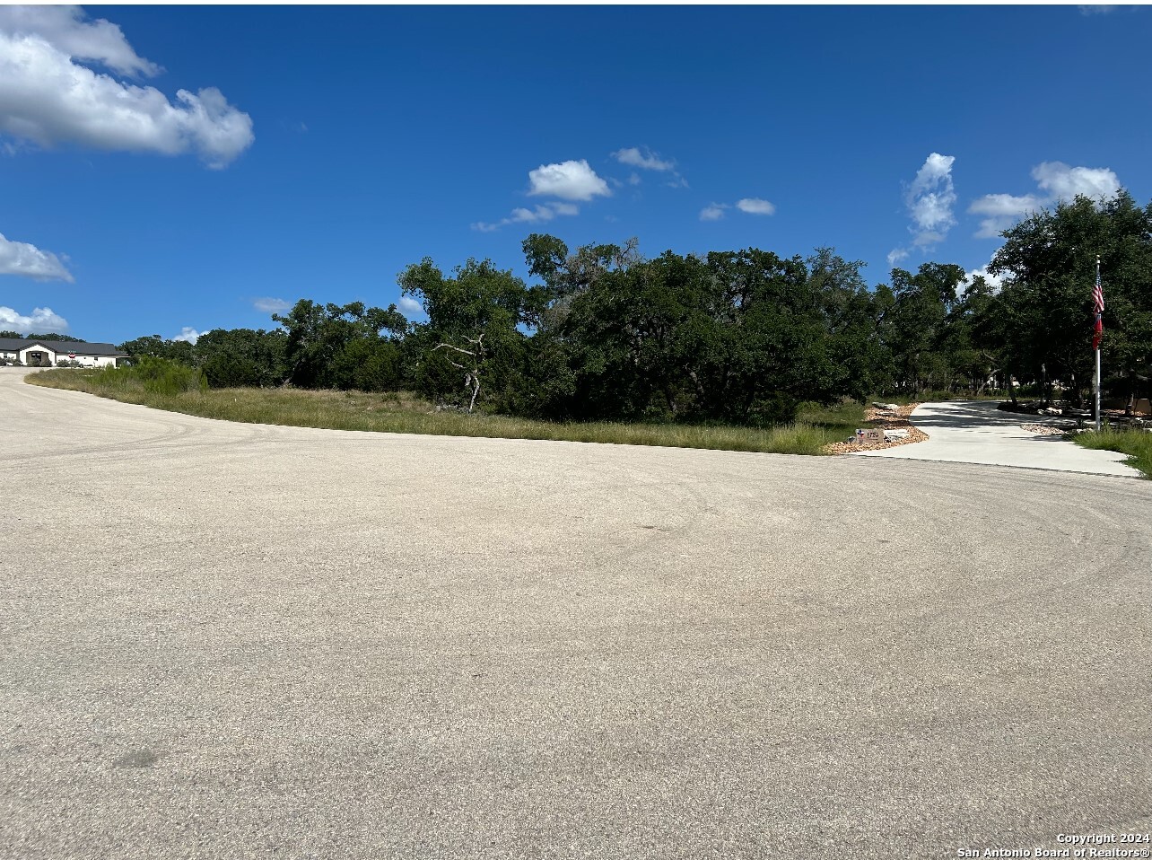 main property photo 25
