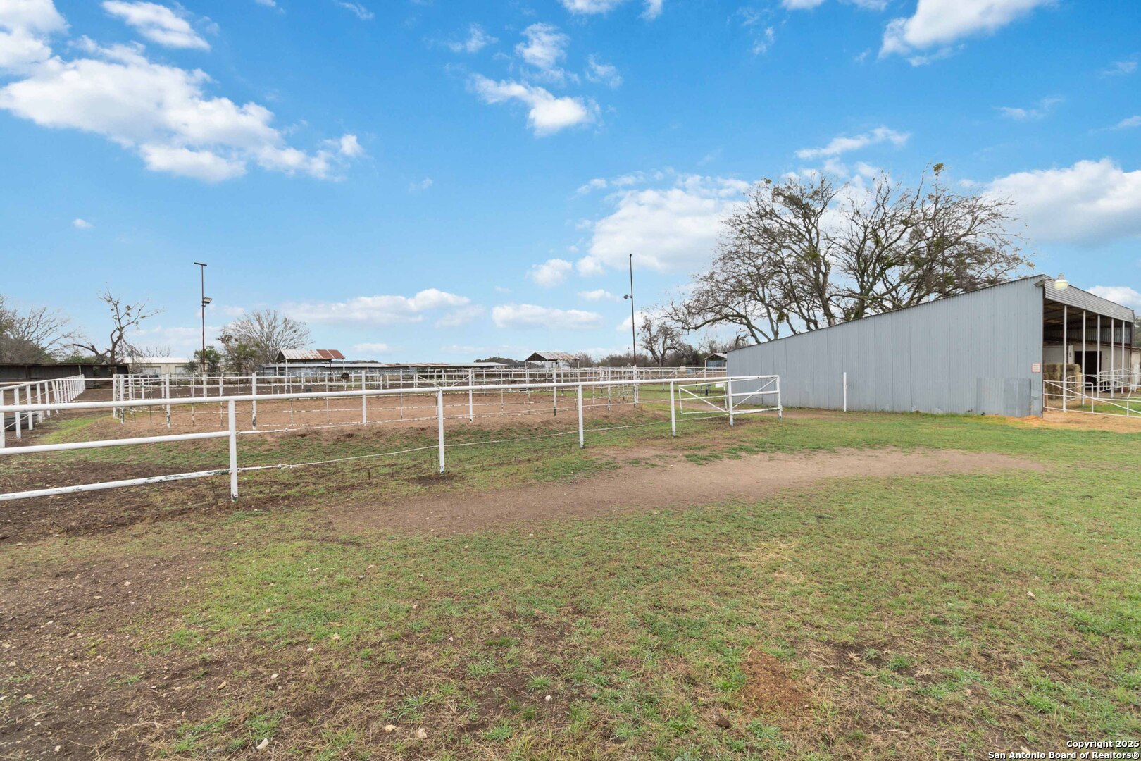 main property photo 16