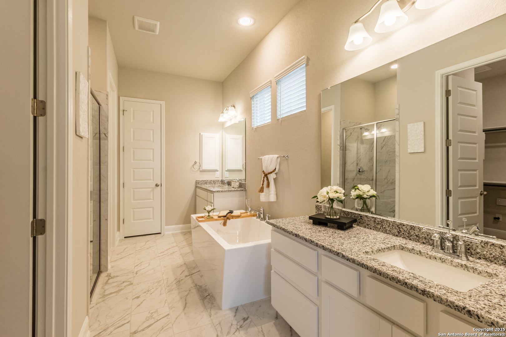 property viewer photo 25
