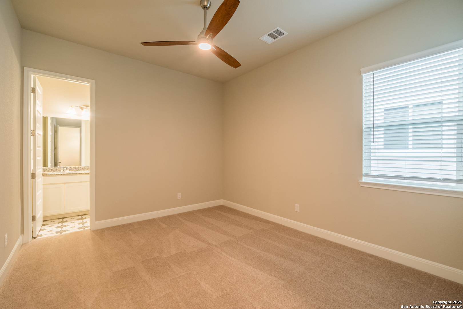 property viewer photo 38