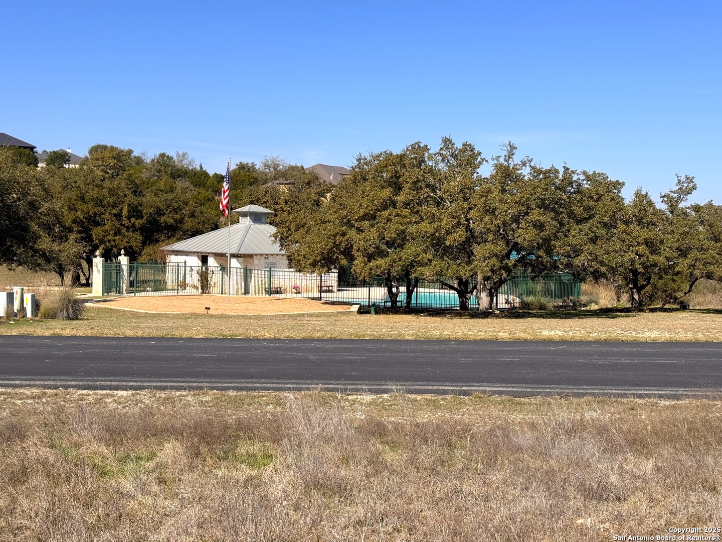 main property photo 12