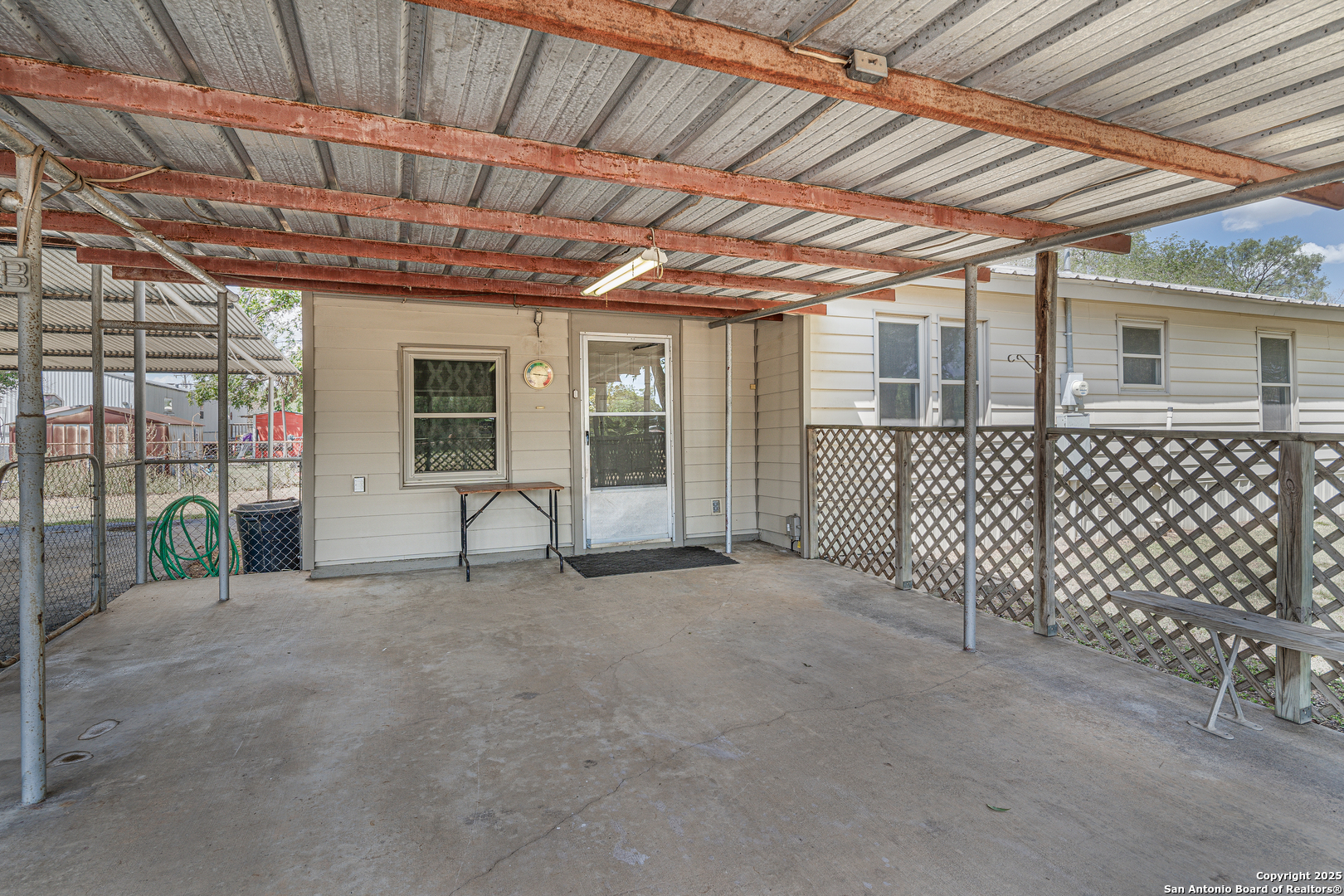 main property photo 25