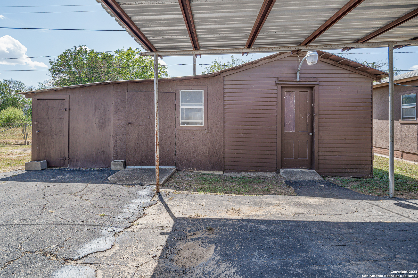 main property photo 30