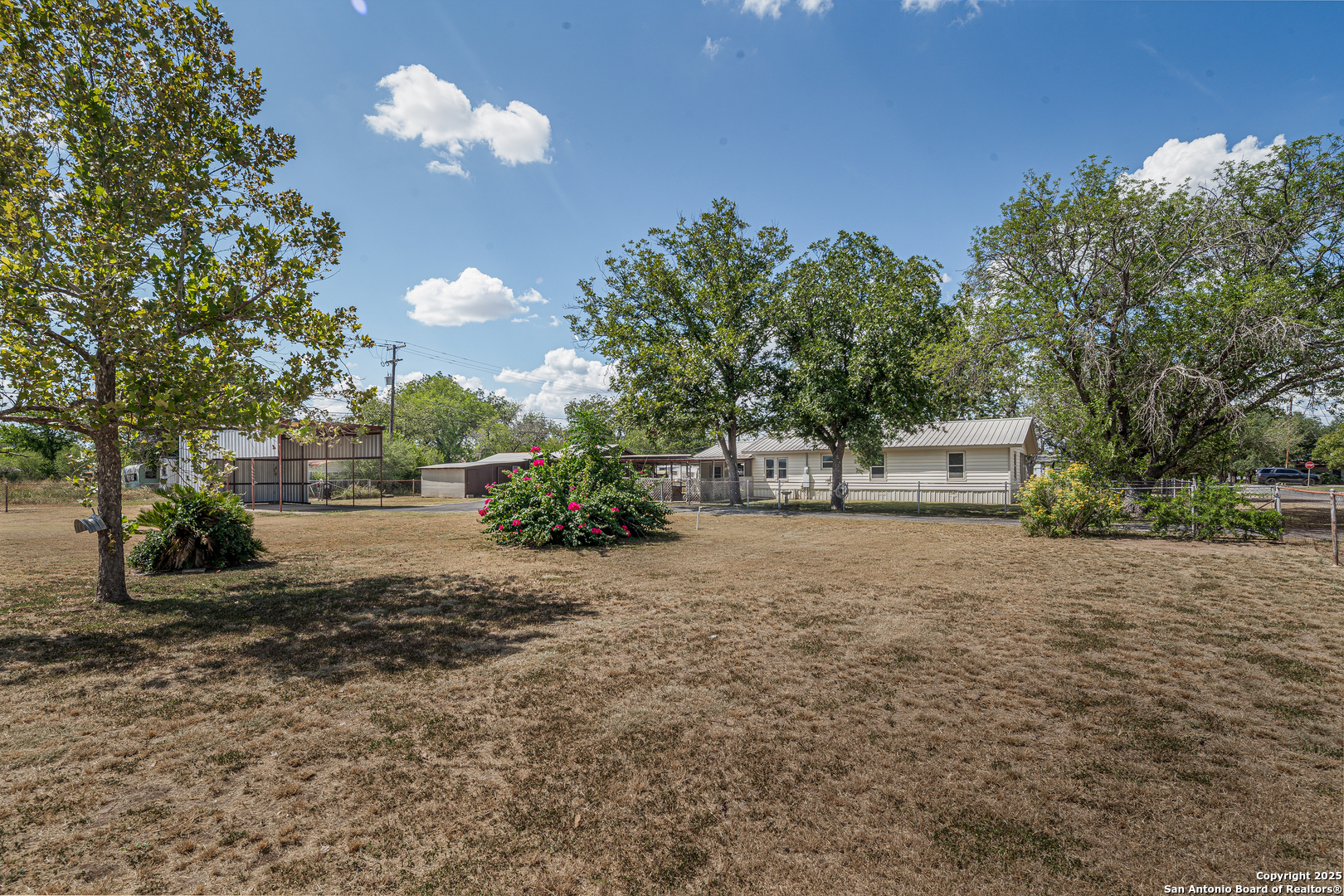 main property photo 40