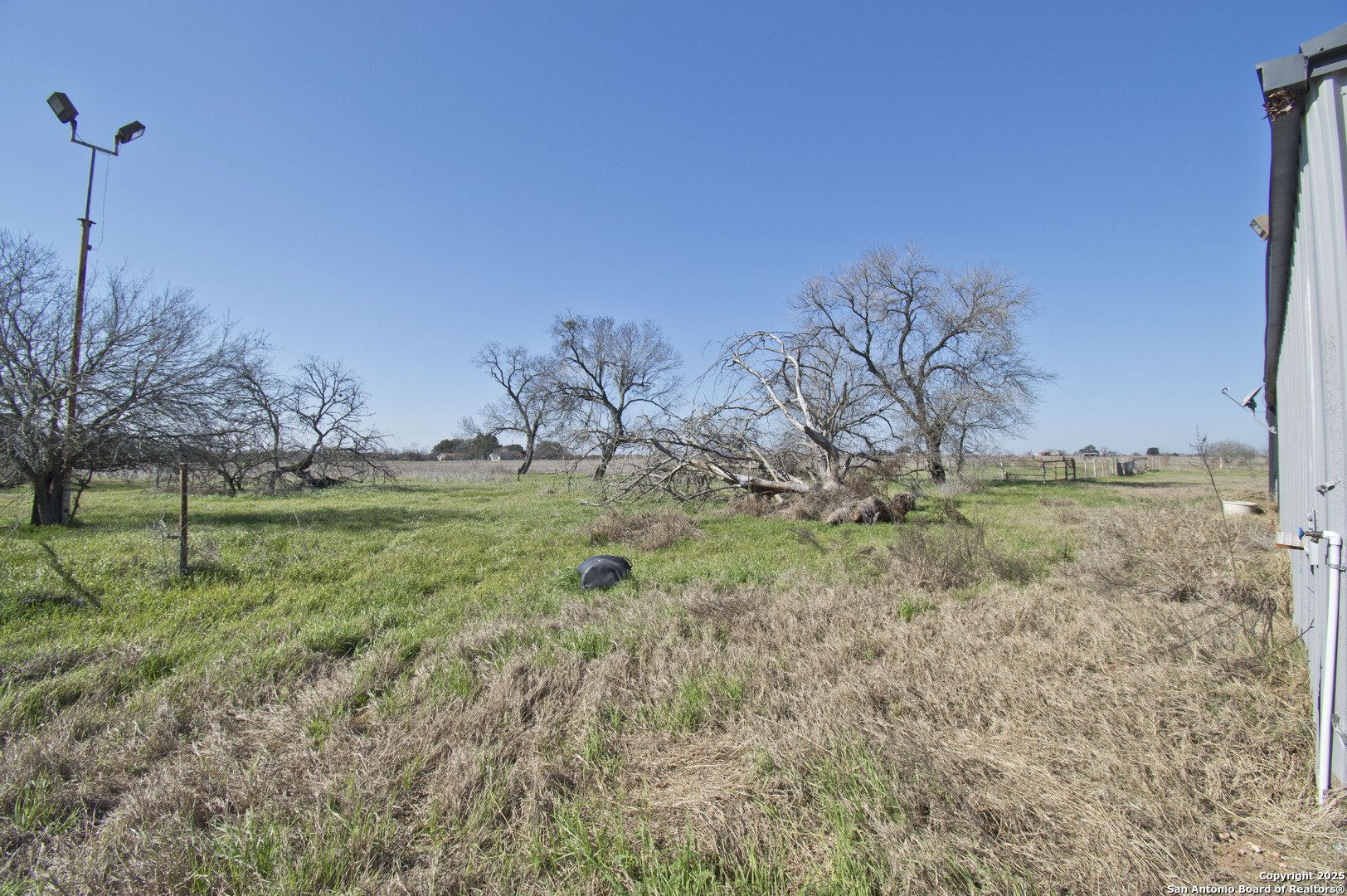 main property photo 28
