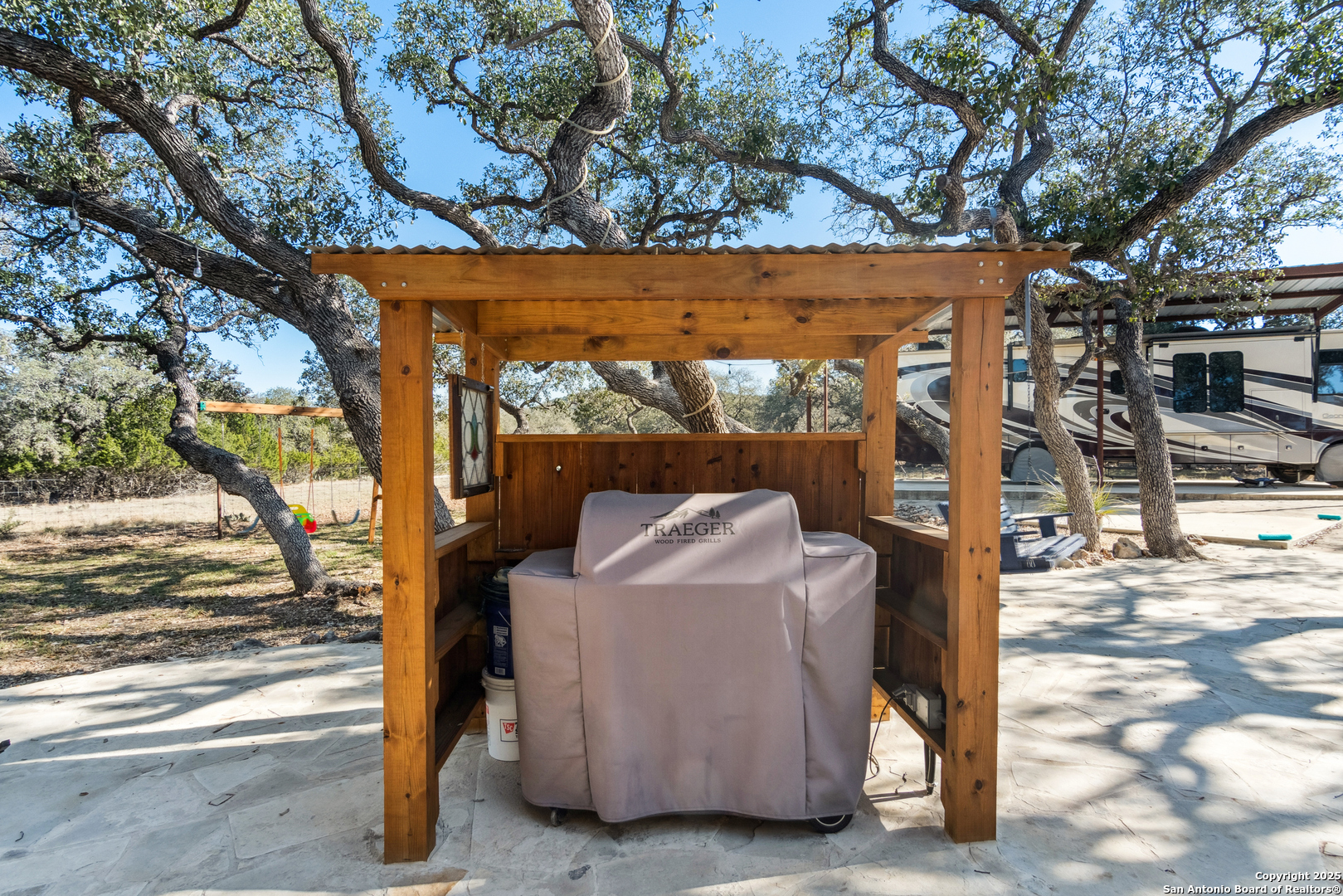 main property photo 37