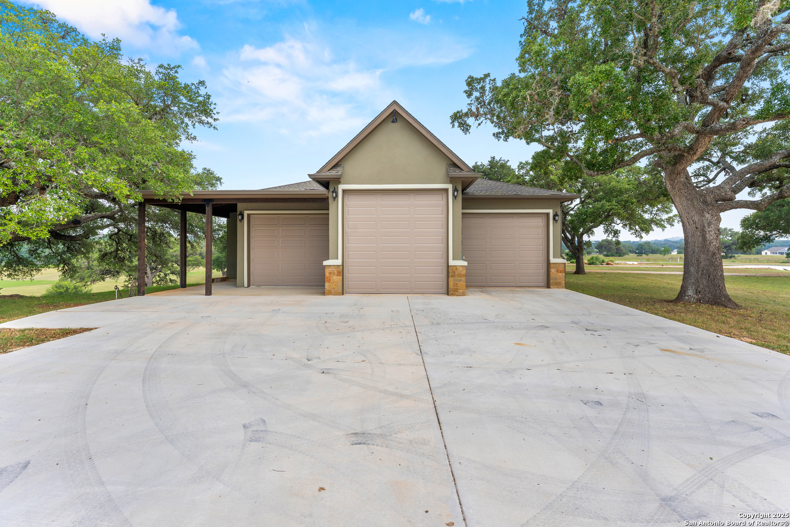main property photo 40