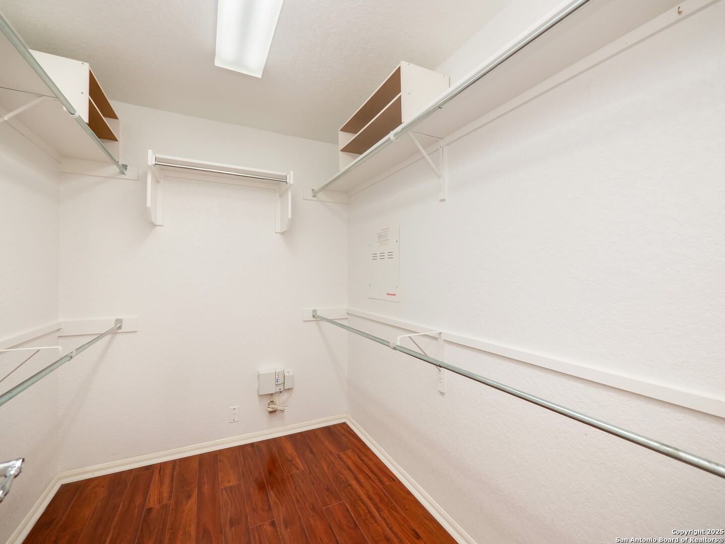 property viewer photo 18