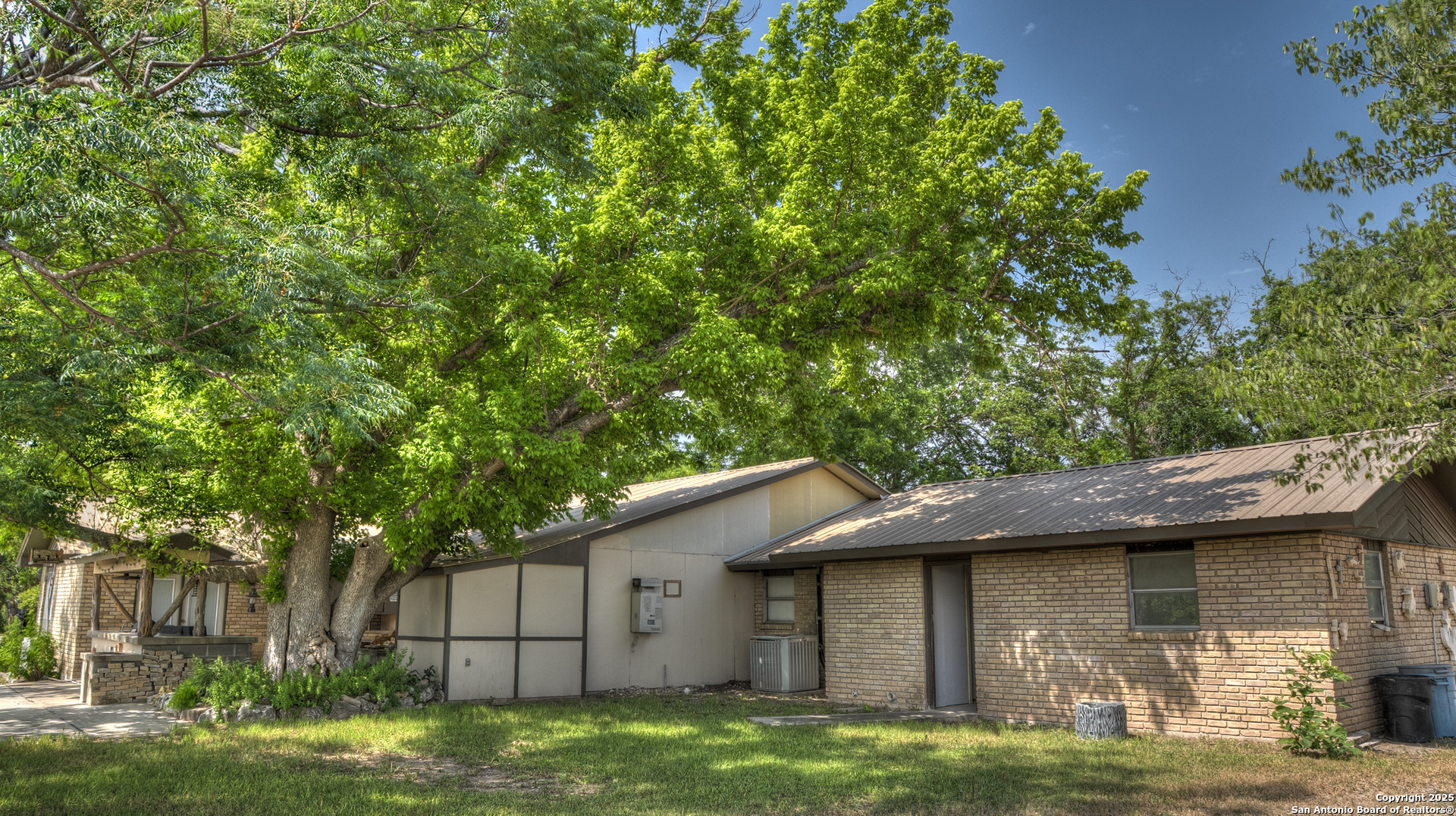 main property photo 9
