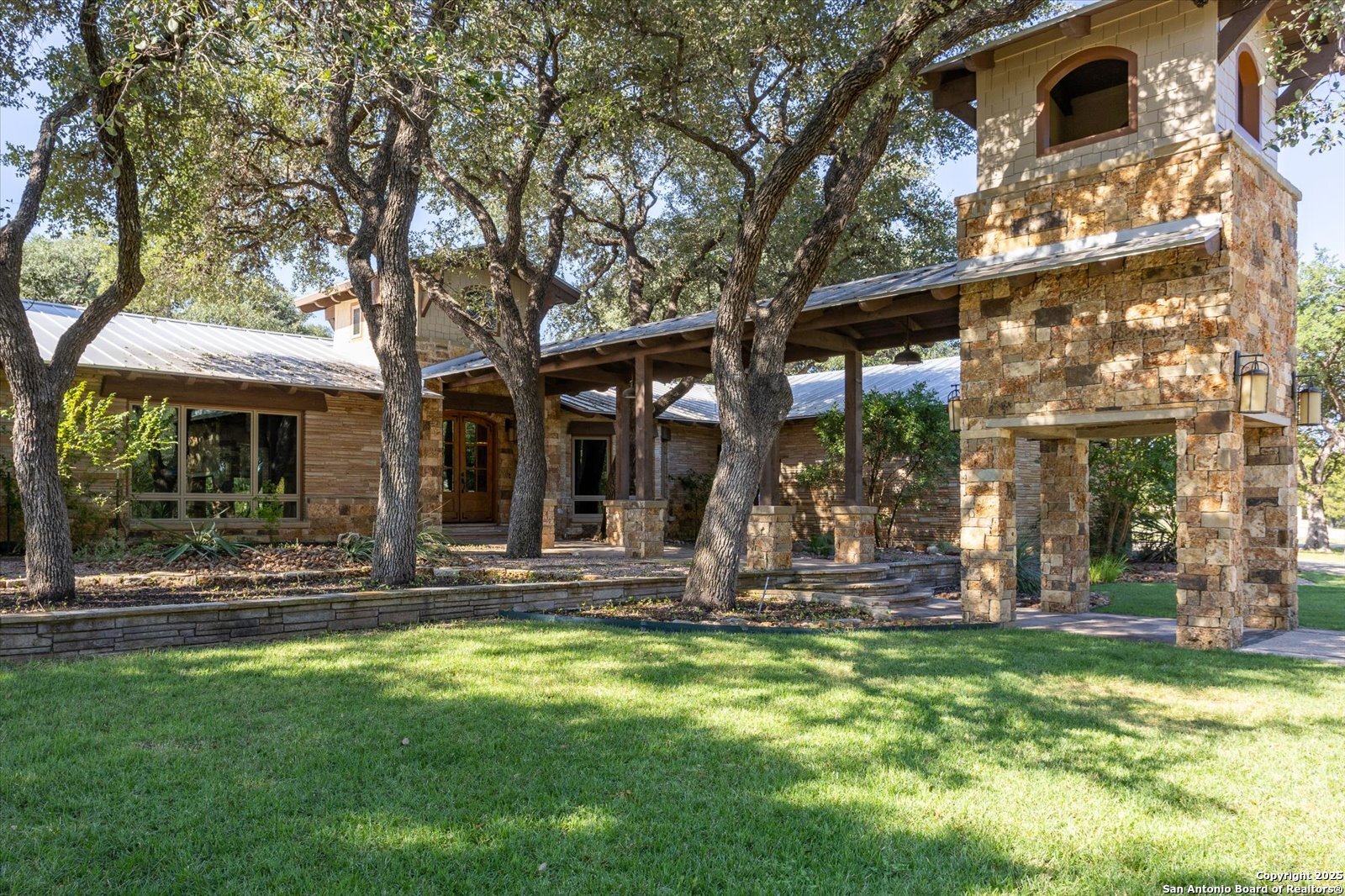 main property photo 11