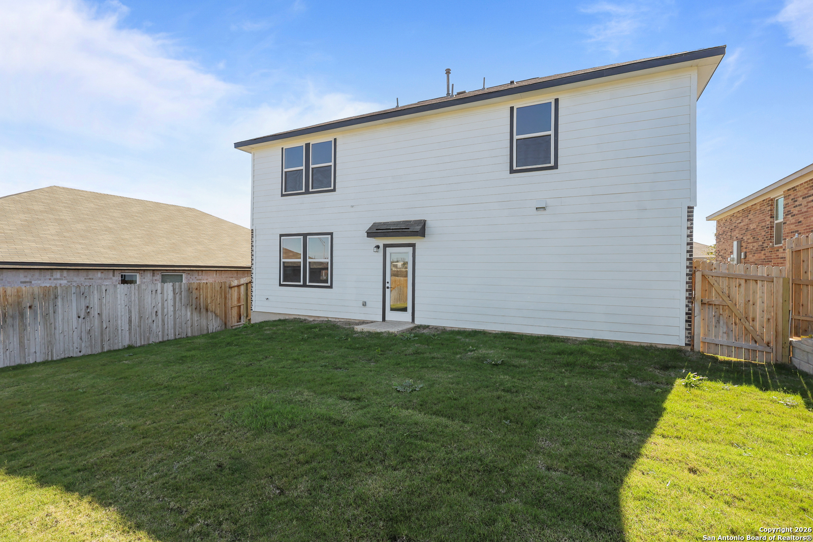 main property photo 28