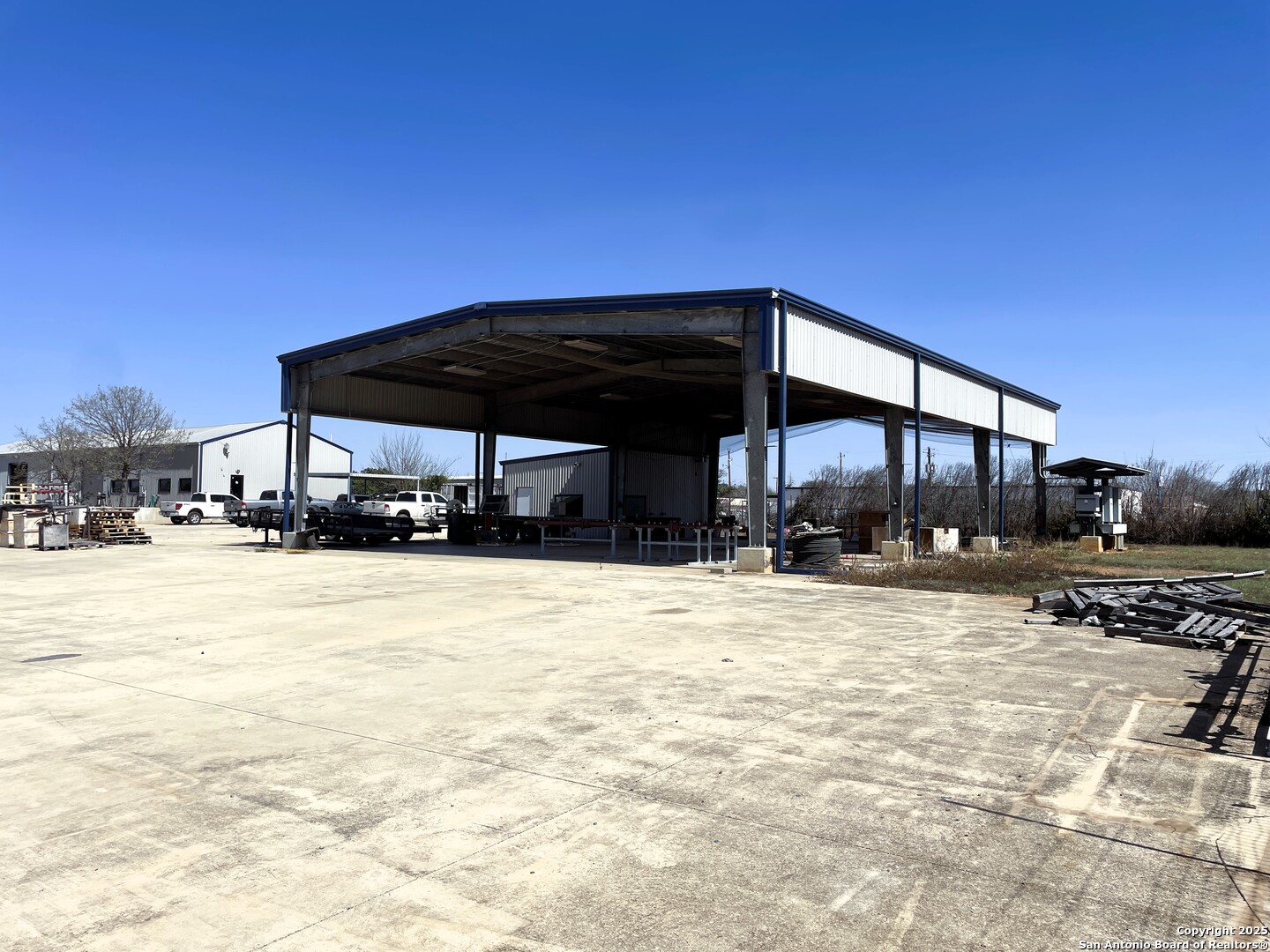 main property photo 10