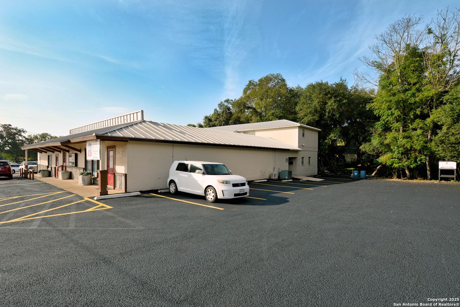 main property photo 14